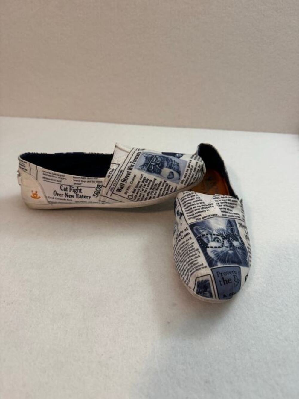 BOBS Skechers Plush CatToon Canvas Slip-Ons 32565 Newsprint White Black Blue 6.5